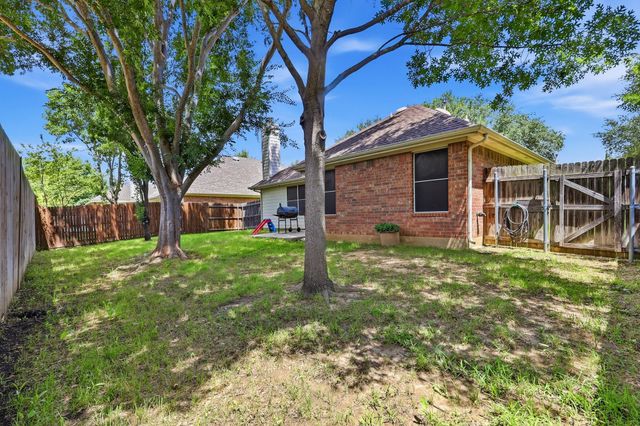 1235 Clearwater Drive, Grand Prairie, TX 75052