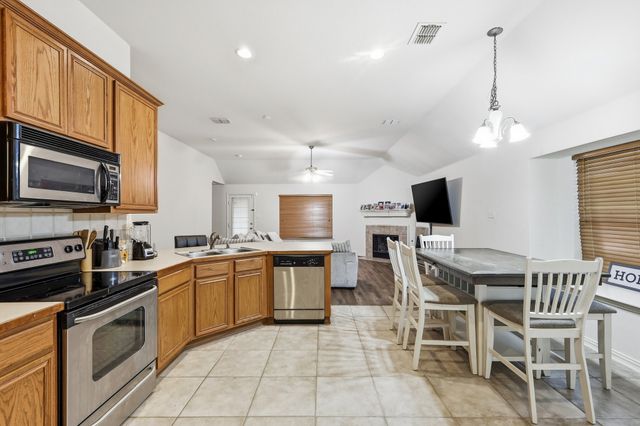 1235 Clearwater Drive, Grand Prairie, TX 75052