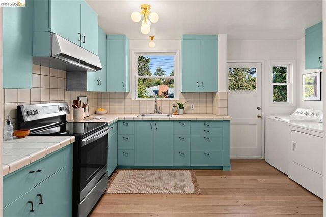 2559 Rampart, Oakland, CA 94602