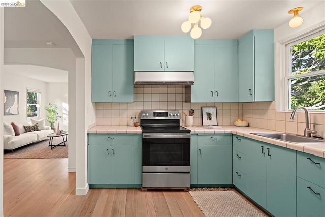 2559 Rampart, Oakland, CA 94602
