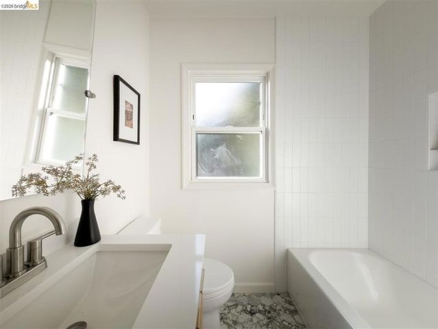 2559 Rampart, Oakland, CA 94602