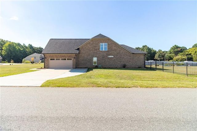 252 Rosewood Drive, Winston-salem, NC 27127