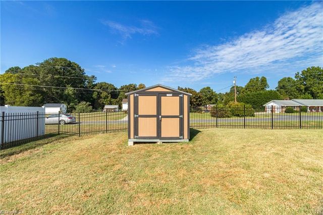 252 Rosewood Drive, Winston-salem, NC 27127