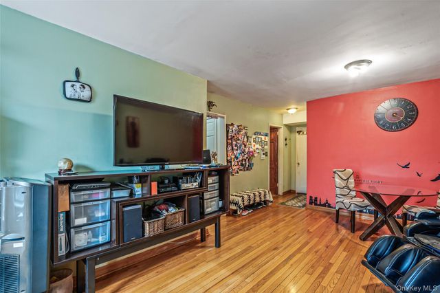 65-30 108 Street 2D, Forest Hills, NY 11375