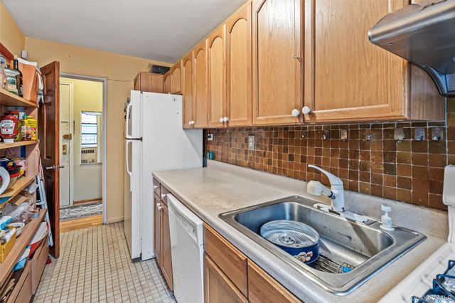 65-30 108 Street 2D, Forest Hills, NY 11375