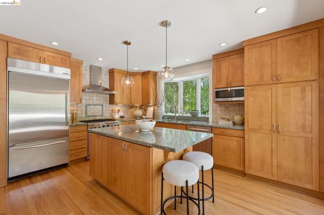 1849 Brentwood Rd, Oakland, CA 94602