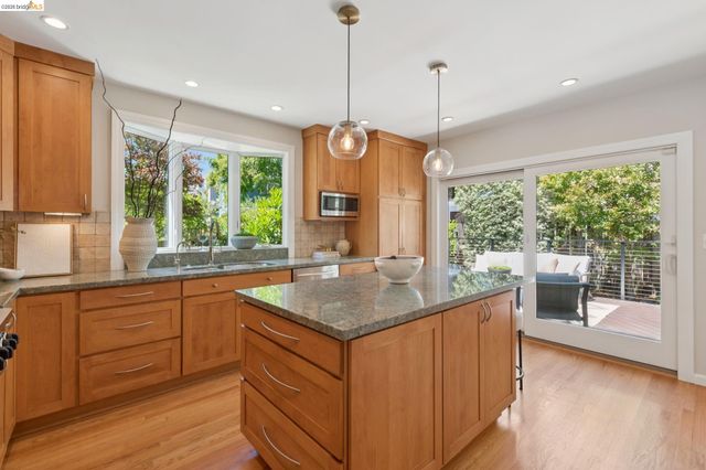 1849 Brentwood Rd, Oakland, CA 94602