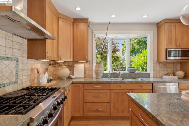 1849 Brentwood Rd, Oakland, CA 94602