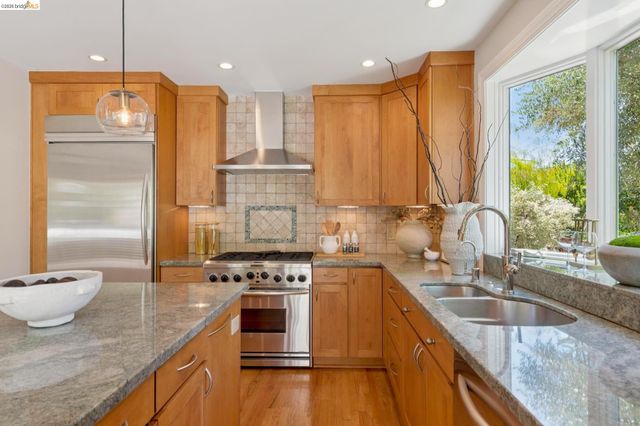 1849 Brentwood Rd, Oakland, CA 94602