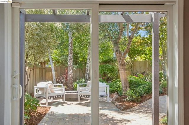 1849 Brentwood Rd, Oakland, CA 94602