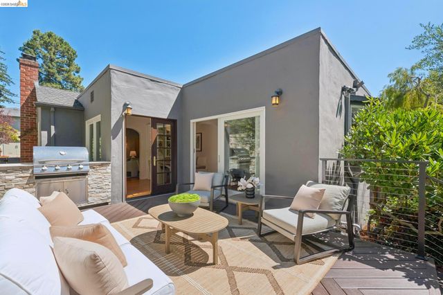 1849 Brentwood Rd, Oakland, CA 94602