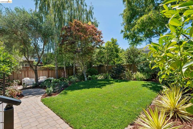 1849 Brentwood Rd, Oakland, CA 94602