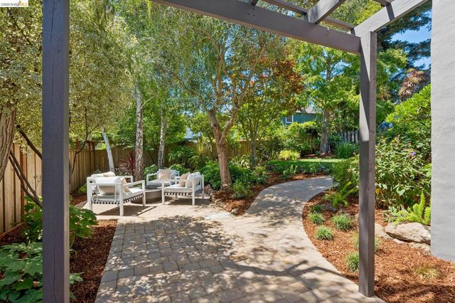 1849 Brentwood Rd, Oakland, CA 94602