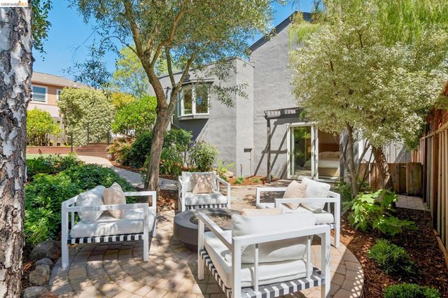 1849 Brentwood Rd, Oakland, CA 94602