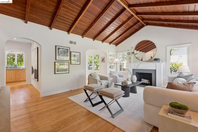 1849 Brentwood Rd, Oakland, CA 94602