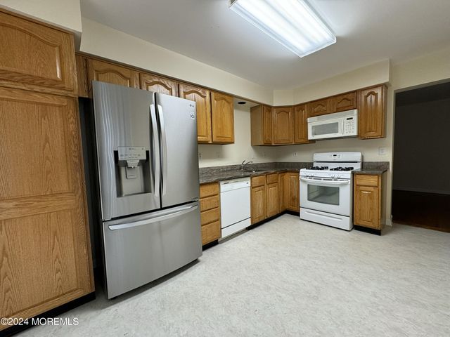 28 Alpine Road, 177, Holmdel, NJ 07733