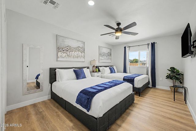 1807 W HIGHLAND Avenue, Phoenix, AZ 85015