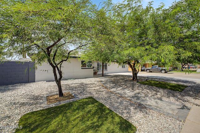 1807 W HIGHLAND Avenue, Phoenix, AZ 85015