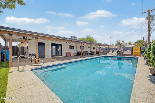 1807 W HIGHLAND Avenue, Phoenix, AZ 85015