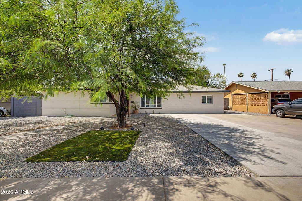 1807 W HIGHLAND Avenue, Phoenix, AZ 85015