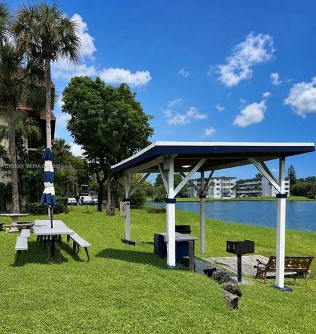 671 NE 195th Street 425E, Miami, FL 33179