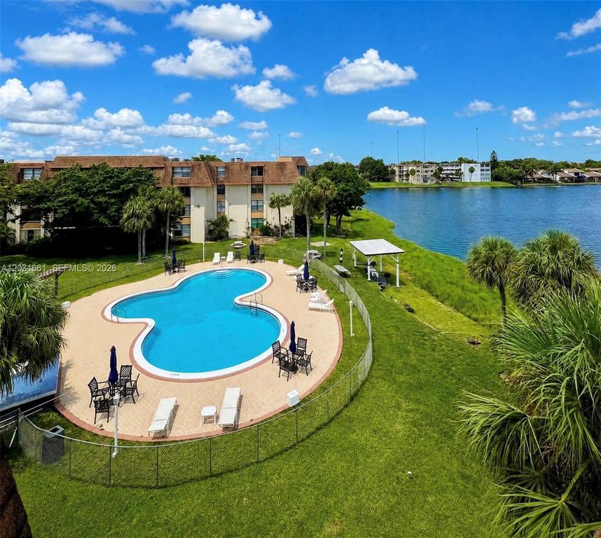 671 NE 195th Street 425E, Miami, FL 33179