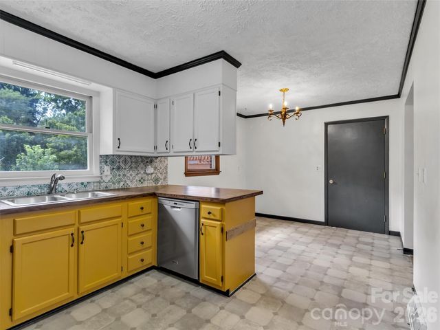 29 Colony Lane, Waynesville, NC 28786