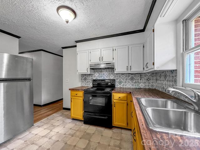 29 Colony Lane, Waynesville, NC 28786