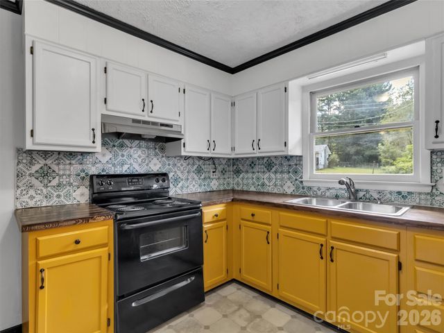 29 Colony Lane, Waynesville, NC 28786