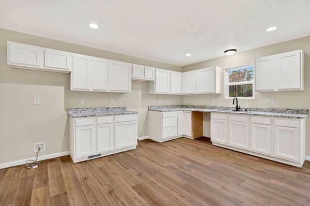 358 Elm Street, New Straitsville, OH 43766