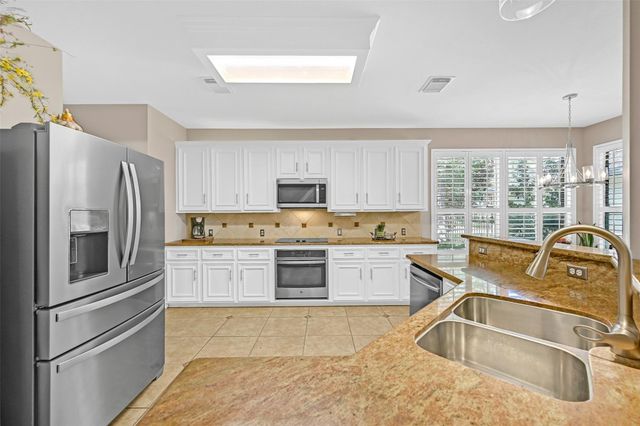 805 Hidden Creek Lane, Friendswood, TX 77546