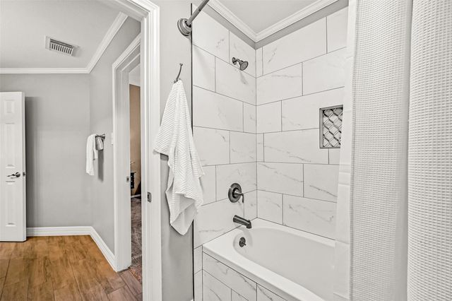 805 Hidden Creek Lane, Friendswood, TX 77546
