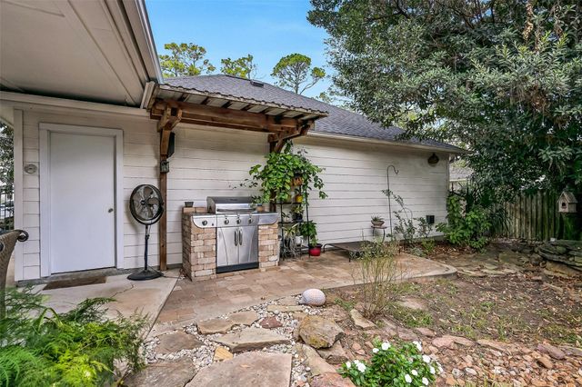 805 Hidden Creek Lane, Friendswood, TX 77546