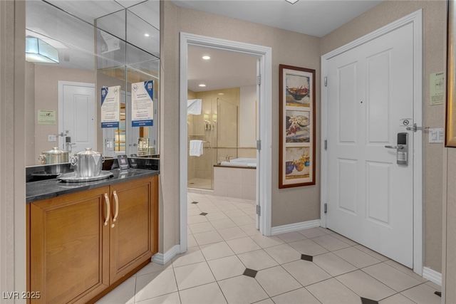 135 East HARMON Avenue 3407, Las Vegas, NV 89109