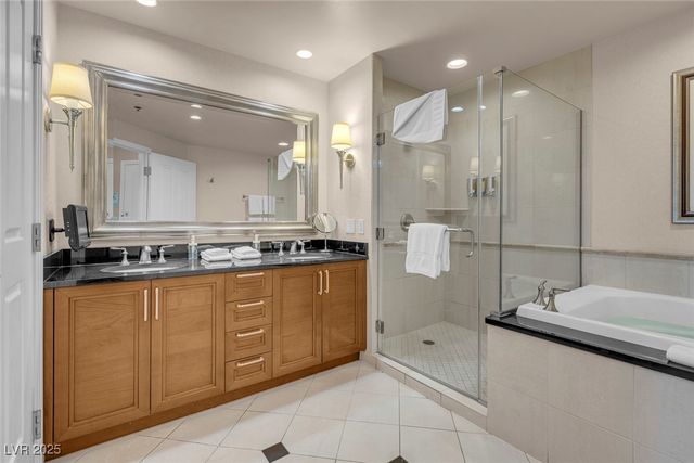 135 East HARMON Avenue 3407, Las Vegas, NV 89109