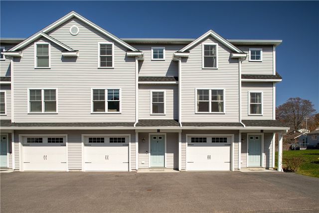 17 Mariner Way, Middletown, RI 02842