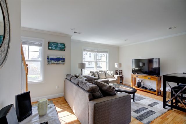 17 Mariner Way, Middletown, RI 02842