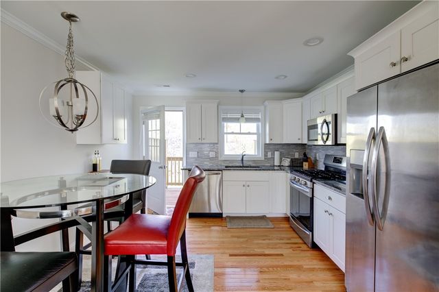 17 Mariner Way, Middletown, RI 02842