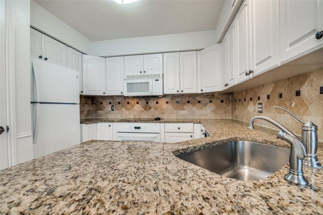17018 Planters Row, Addison, TX 75001