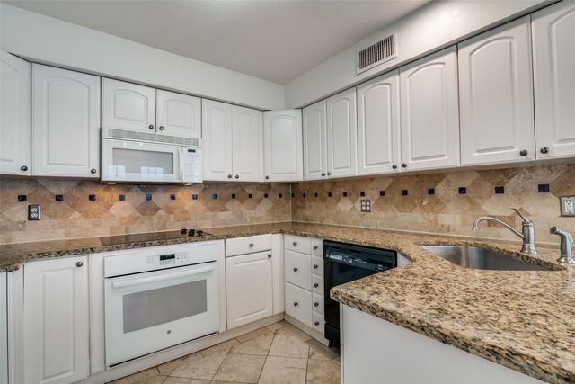 17018 Planters Row, Addison, TX 75001