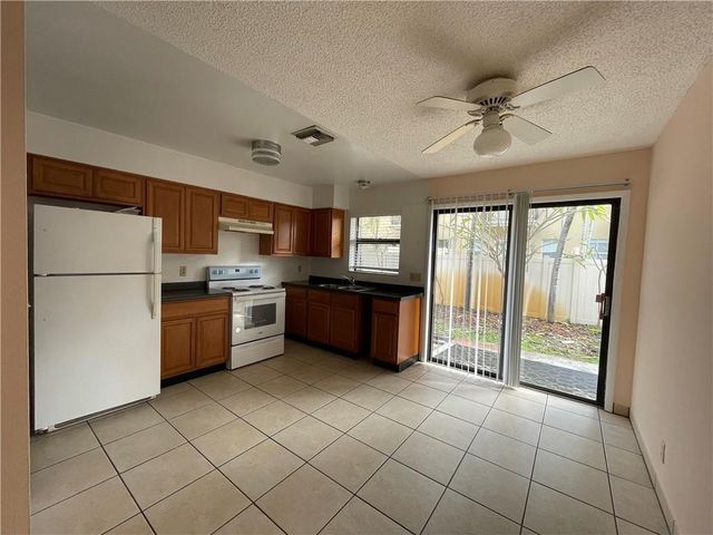 1112 NE 13th Avenue 2, Fort Lauderdale, FL 33304