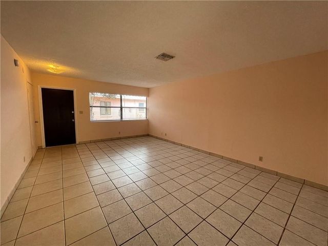 1112 NE 13th Avenue 2, Fort Lauderdale, FL 33304