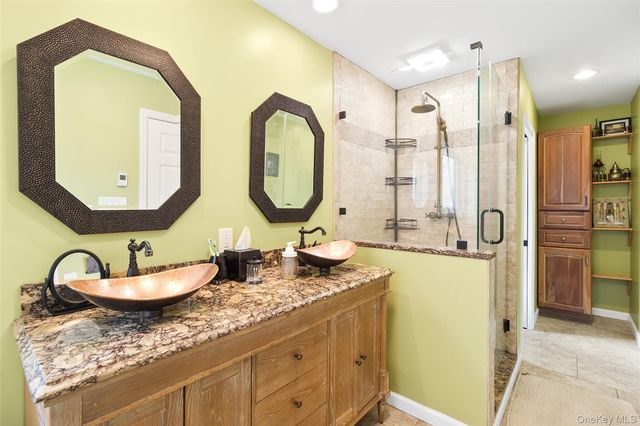 11 Harvest Lane, West Islip, NY 11795