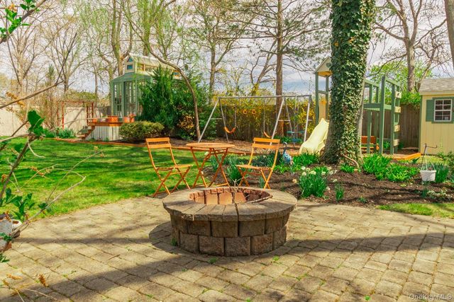 11 Harvest Lane, West Islip, NY 11795