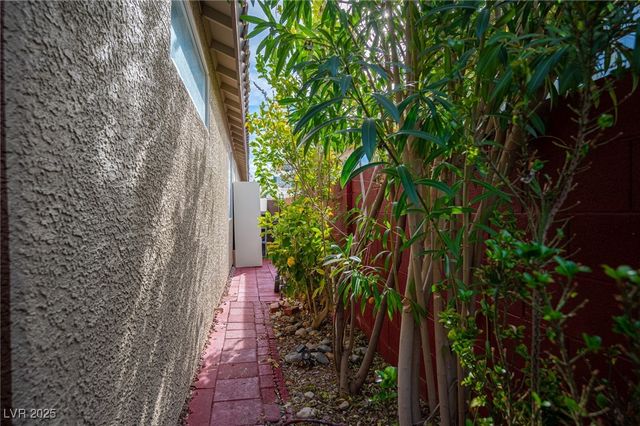 9566 Sun Drop Court, Las Vegas, NV 89147