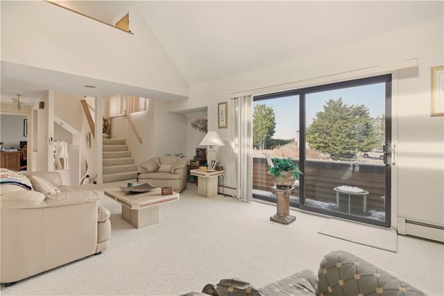 23 Indian Hill Circle, Middletown, RI 02842