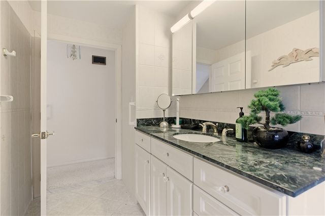 23 Indian Hill Circle, Middletown, RI 02842