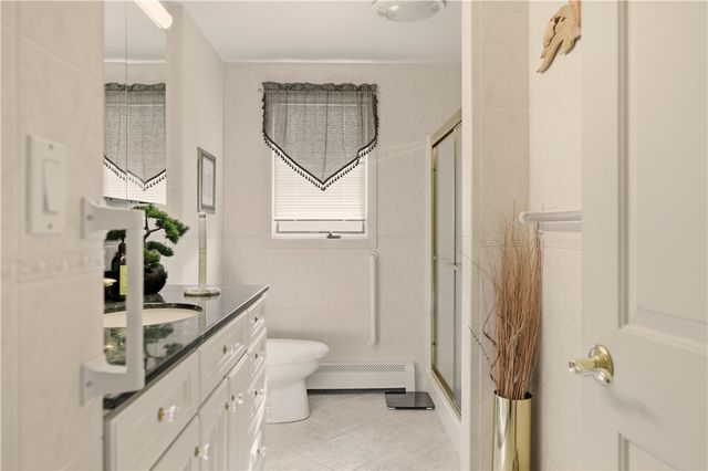 23 Indian Hill Circle, Middletown, RI 02842