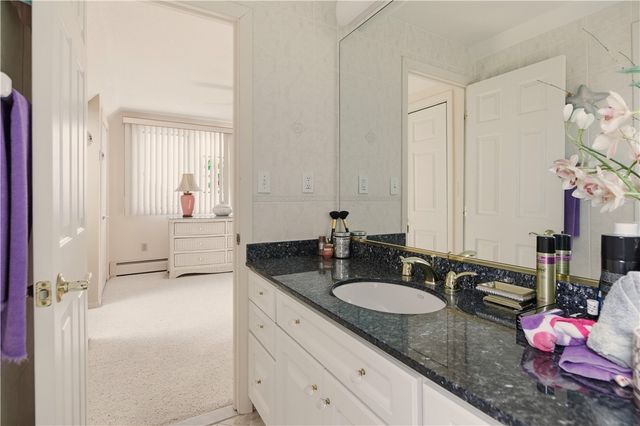 23 Indian Hill Circle, Middletown, RI 02842