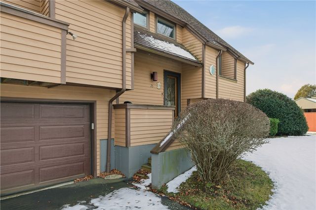 23 Indian Hill Circle, Middletown, RI 02842